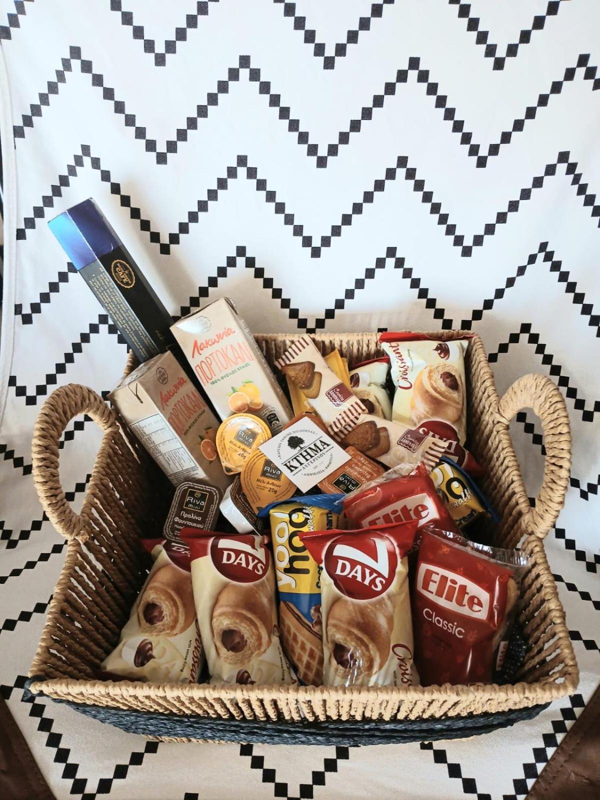 Avgerinos Ηome Breakfast Basket Complimentary Villa Amfiklia Bagian luar foto